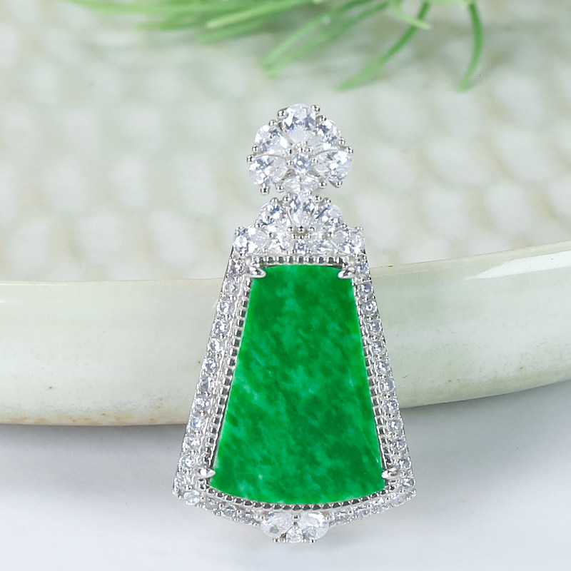 七夕礼物天然翡翠A货精致花瓣扣头辣绿翡翠银白色无事牌吊坠项链