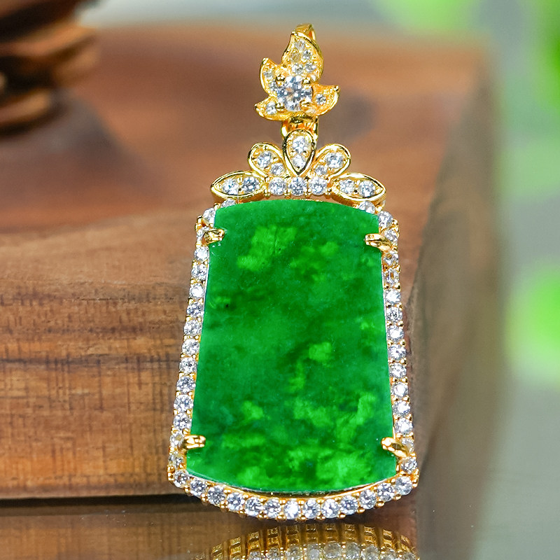 洛丽亚2025新款翡翠无事牌吊坠