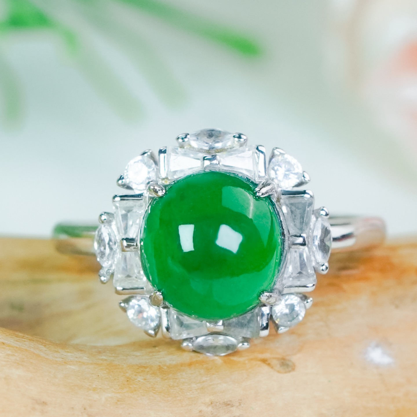 A货银镶冰辣绿翡翠鸽子蛋活口戒