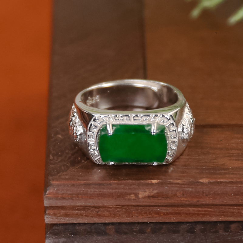 满辣绿翡翠无事牌双佛头回文设计男士大气银镶马鞍戒指（活口）