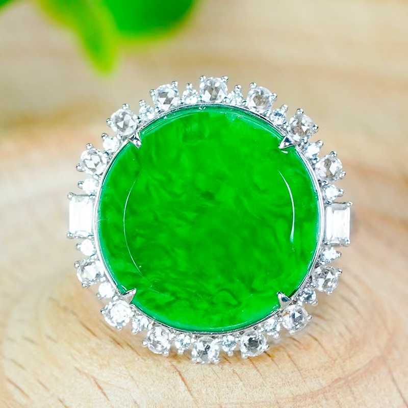 18K金镶玉天然翡翠绿圆牌戒指