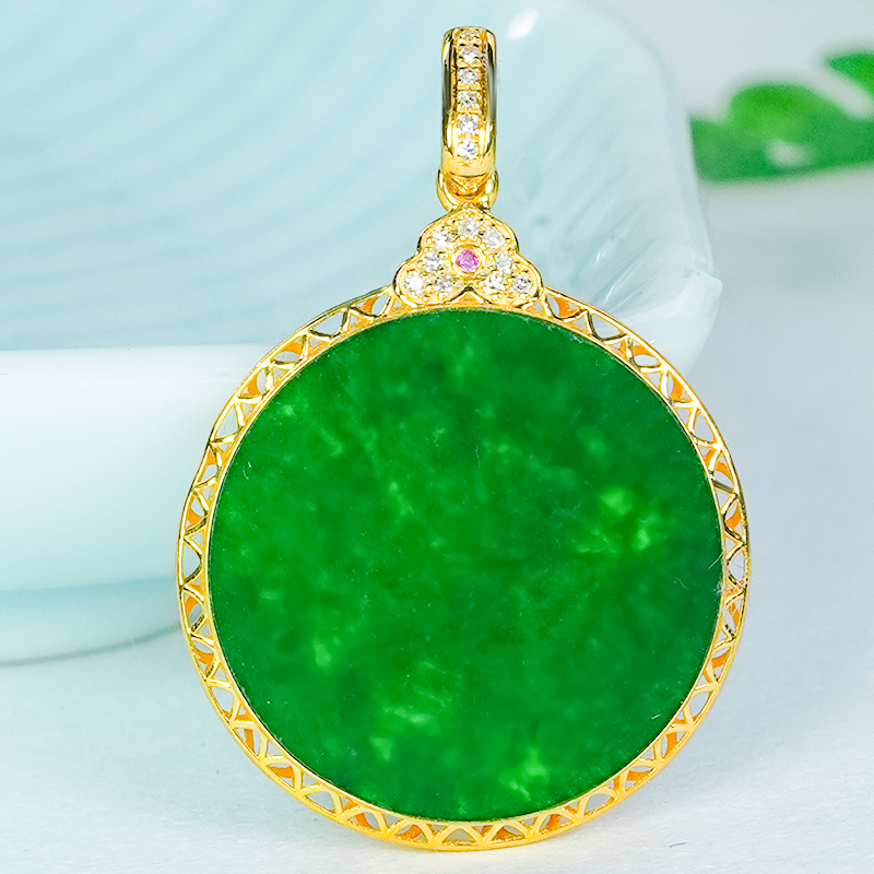 18K金镶玉天然翡翠A货精致镂空设计满辣绿翡翠绿圆牌吊坠
