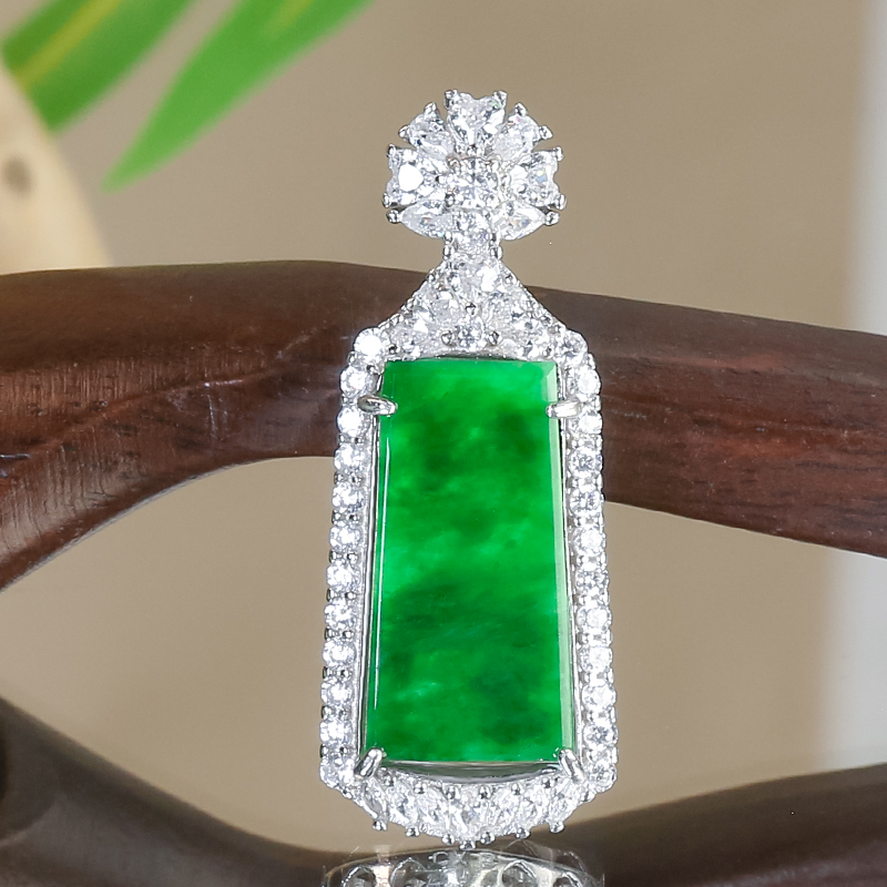 925银镶嵌天然翡翠A货精致时尚满锆辣绿翡翠银白色无事牌单吊坠