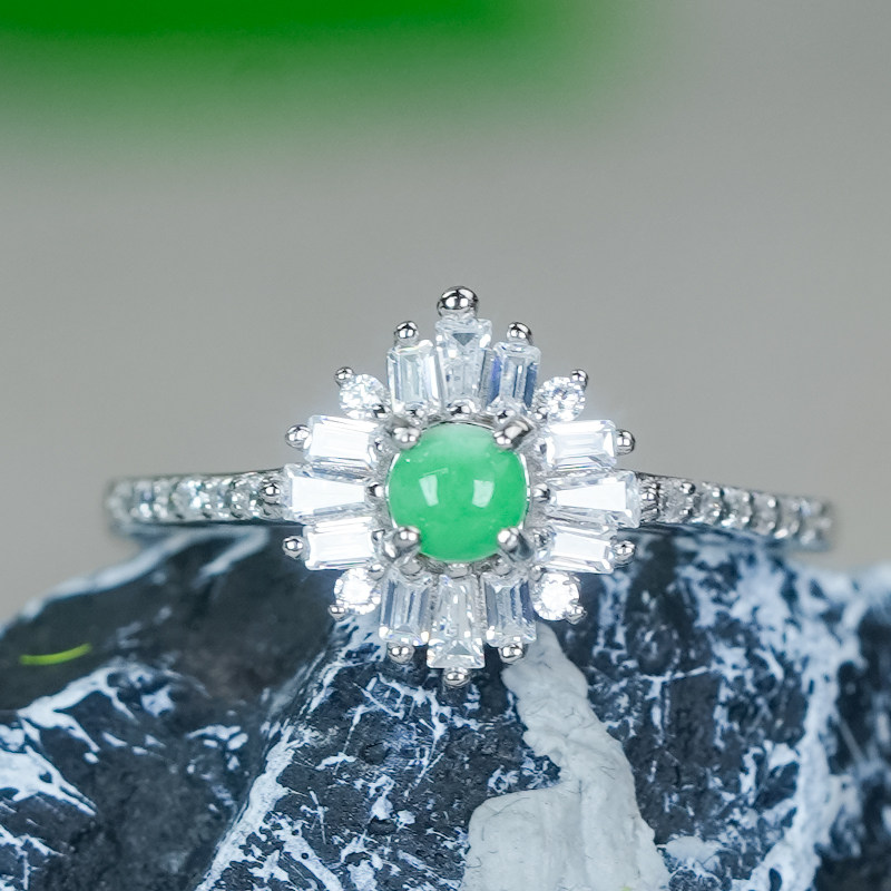 天然翡翠A货银镶嵌时尚不规则方形设计冰阳绿翡翠蛋面戒指