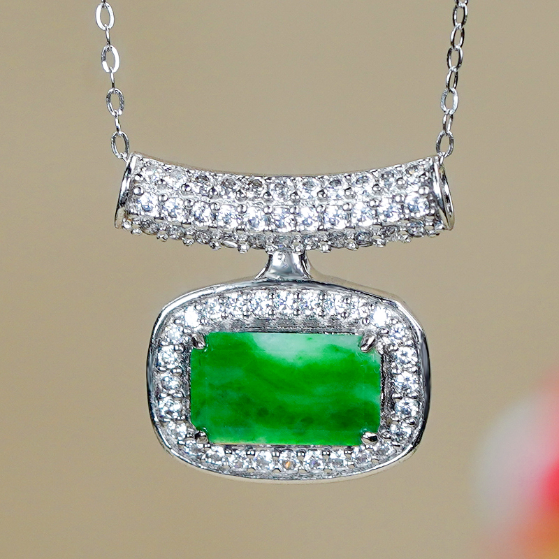 天然翡翠A货时尚豪镶银镶嵌阳绿飘花翡翠平安锁无事牌吊坠项链
