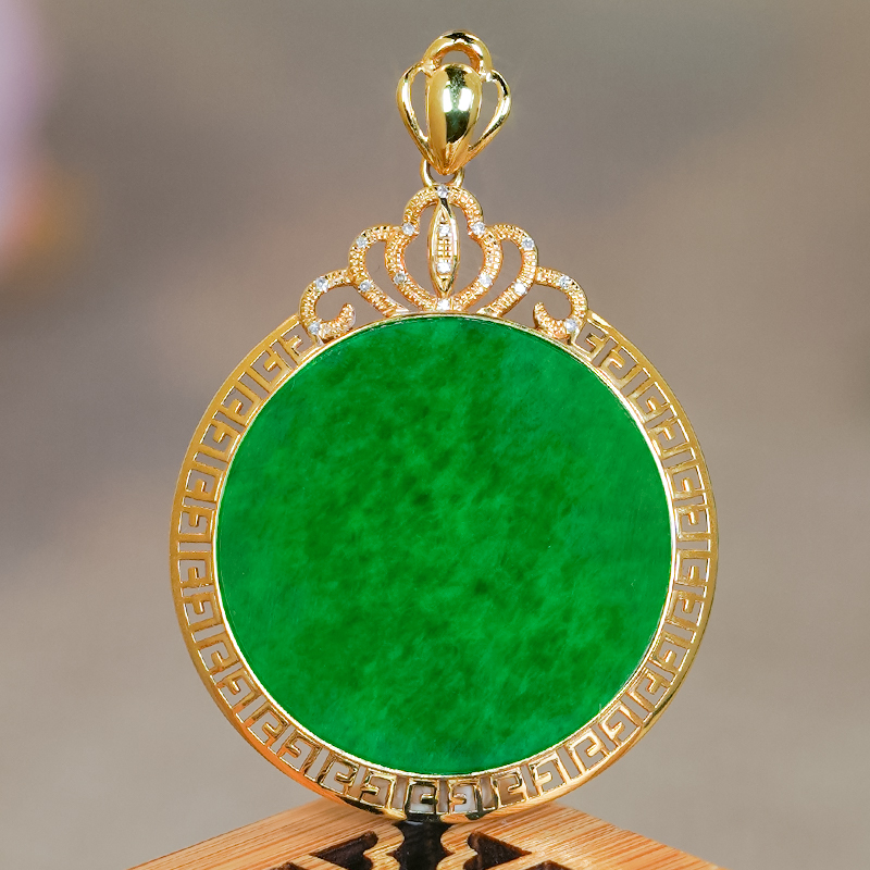 18k金镶嵌天然A货翡翠满绿辣阳绿大气平安扣皇冠圆牌吊坠
