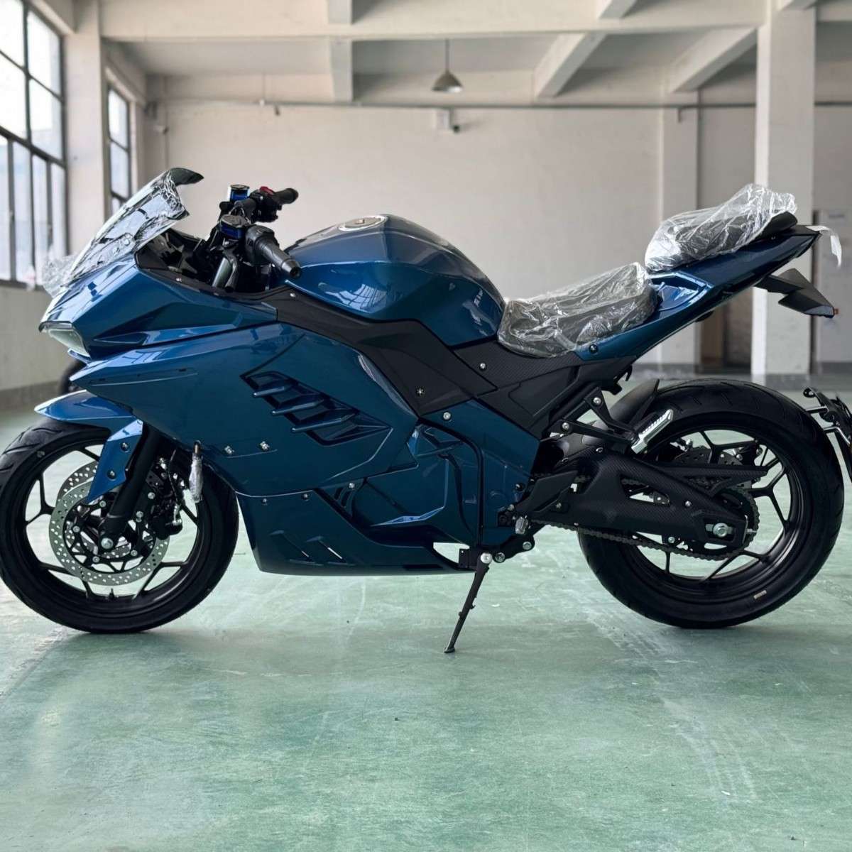 现出口外贸8000W中置单边电机摩托跑车火牙大型趴赛72V高速摩托