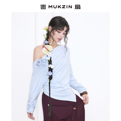 密扇2025秋季新款云瑶之境系列原创设计慵懒斜肩甜美蓝色上衣女夏