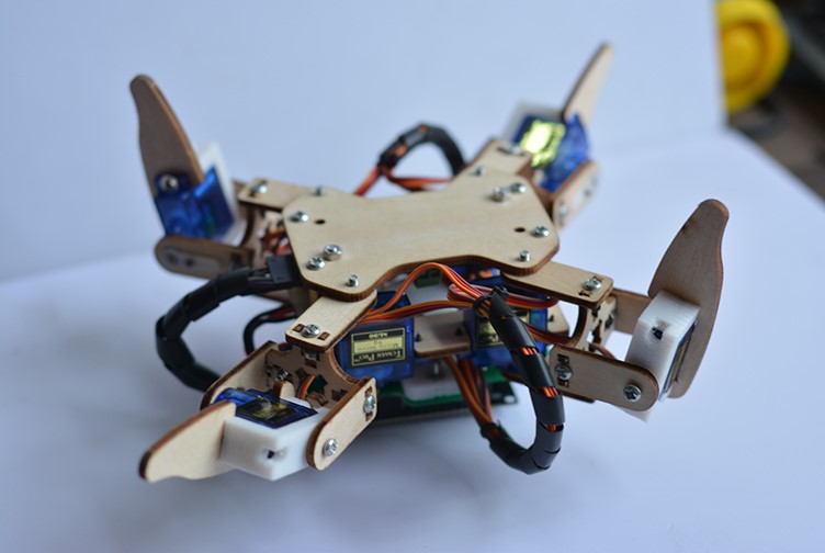 洛迦 4足/四足机器人创客教育蜘蛛机器人diy散件3D打印套件开源