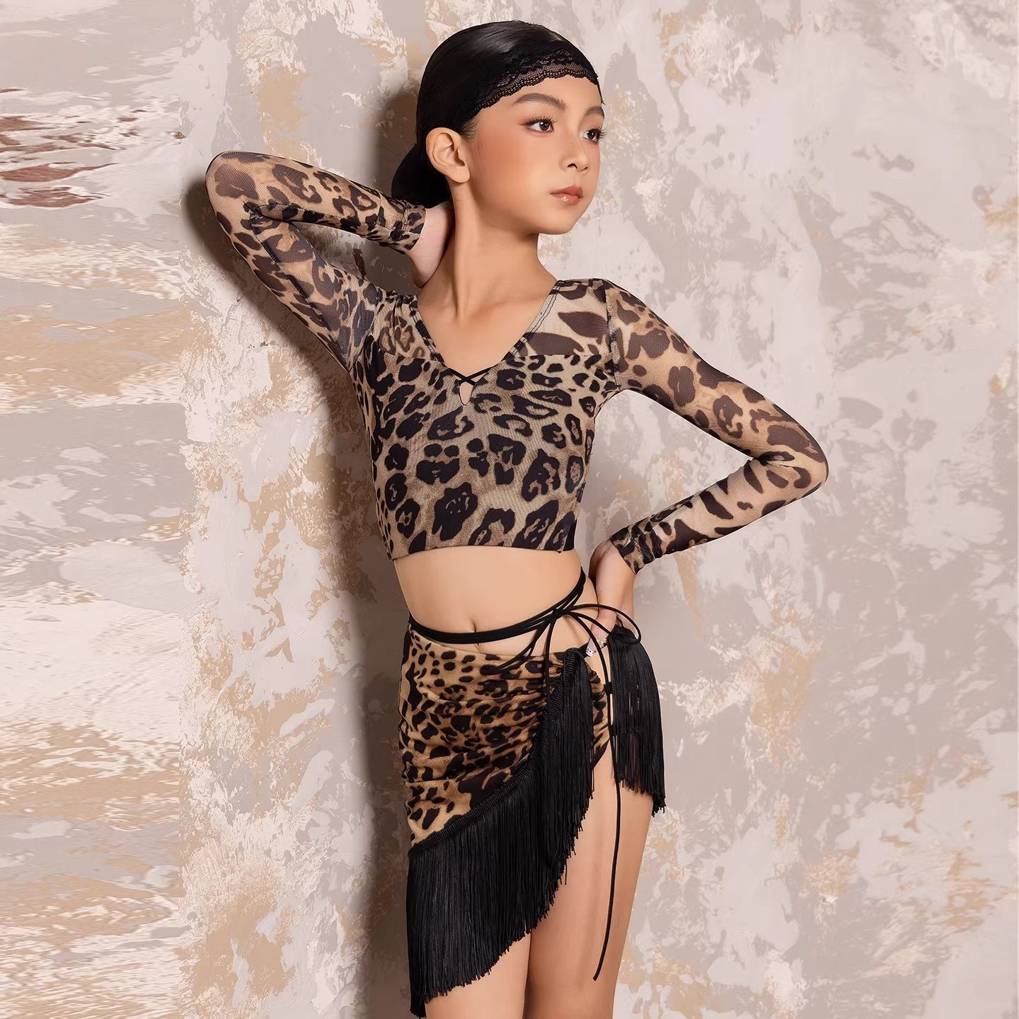 2026冬季新款女童拉丁舞演出服V领长袖露背连体上衣分体流苏半裙
