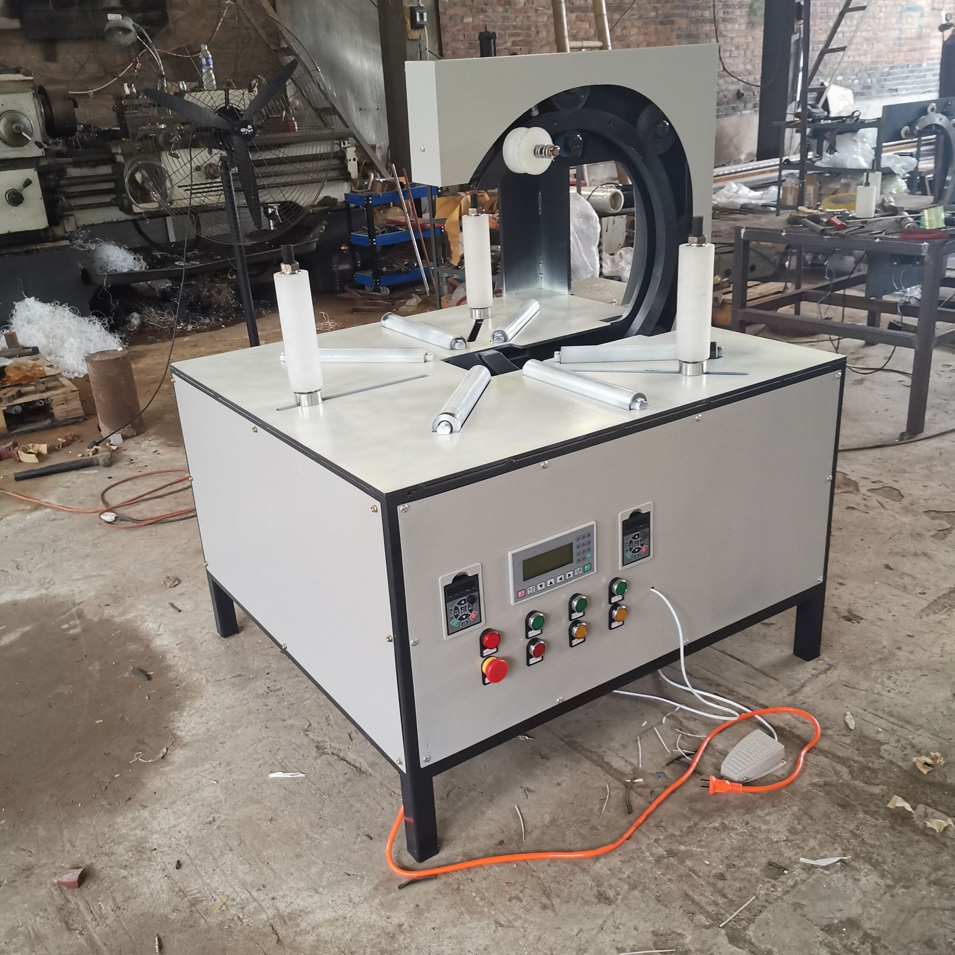 轮胎全自动缠绕包装机电线钢带环体缠绕机电缆自动缠绕膜打包机