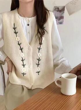 Retro embroidered flower knitted vest for women layered