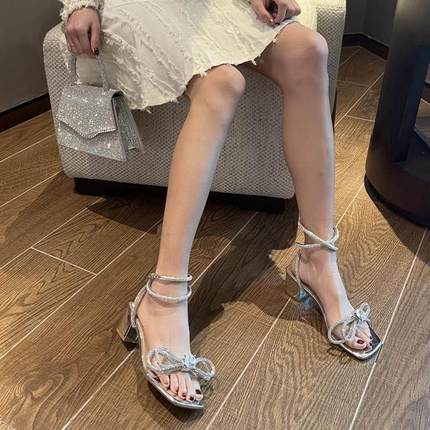 网红夏透明凉鞋女水钻年设计感新款22粗跟高跟鞋一字带结小众