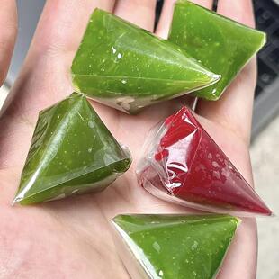 泰国清迈瓦洛洛三角椰子糕软糖椰奶糯米糖粽斑斓叶喜糖糕点糖果