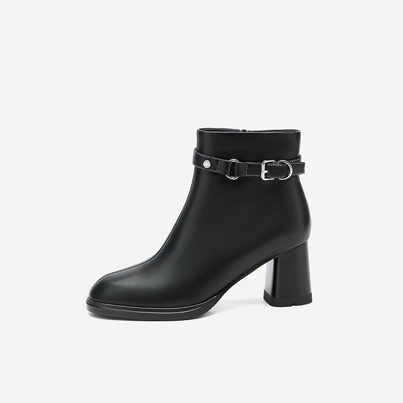 奥莱专供Nine West/玖熙新款时装靴女金属扣带圆头绒里粗高跟短靴