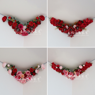 结婚室内婚房屋顶四角门头仿真花装饰花艺场景布置婚礼气氛墙面花