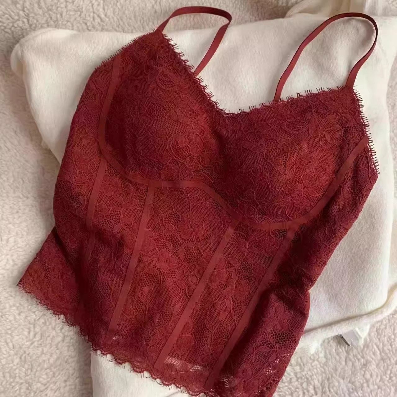 新款红色复古法式蕾丝冰丝吊带背心女带胸垫舒适显瘦内搭打底上衣,女士内衣/男士内衣/家居服,文胸,淘宝优惠券,粉丝福利购,淘宝优惠卷