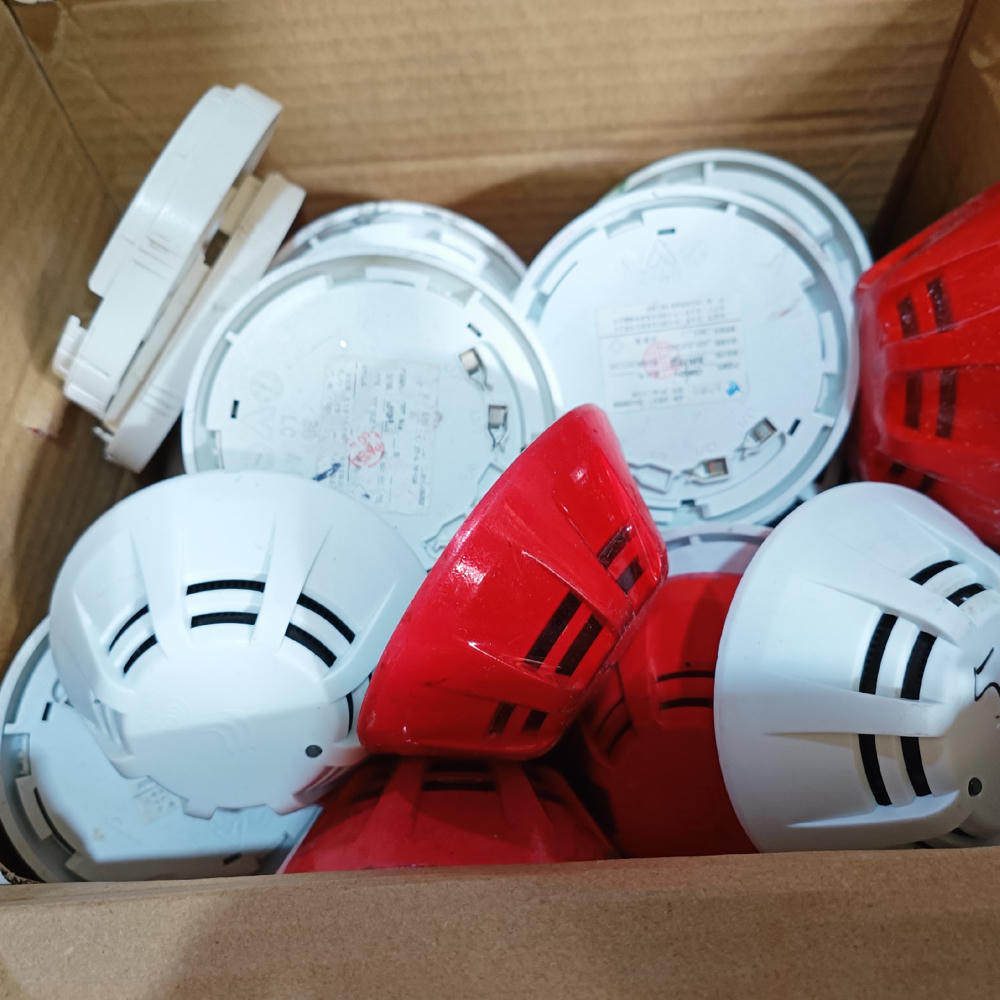 北大青鸟JBF4100烟感，有300个，拆机设备有些轻微划痕《议价》图片