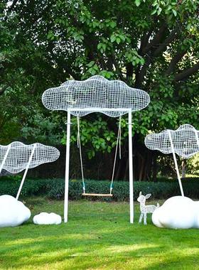 户外仿真玻璃钢云朵雕塑园林景观售楼部草坪不锈钢秋千装饰大摆件