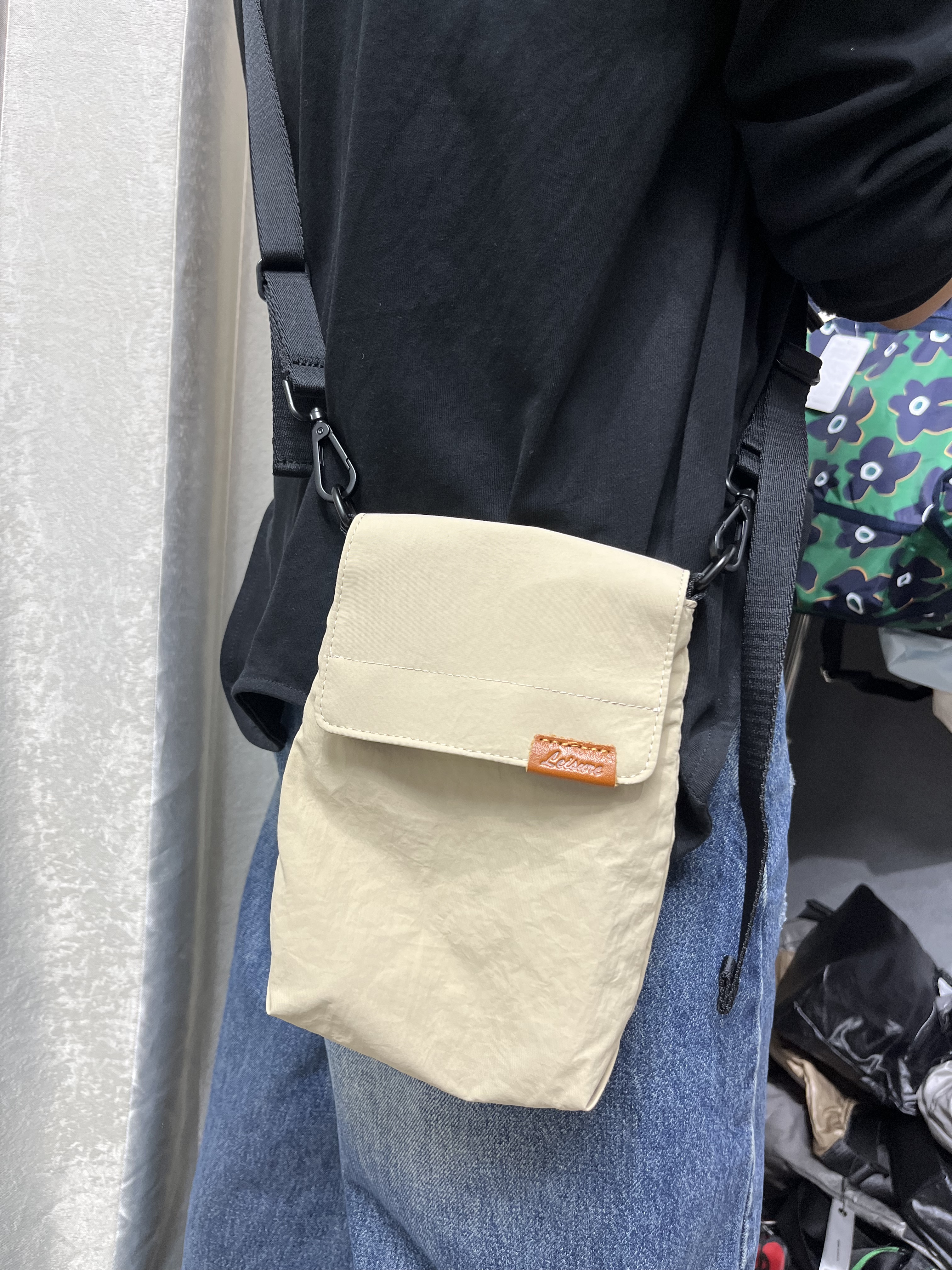 U*R撤柜高品质惊艳四座斜挎包超轻尼龙手机包单肩包