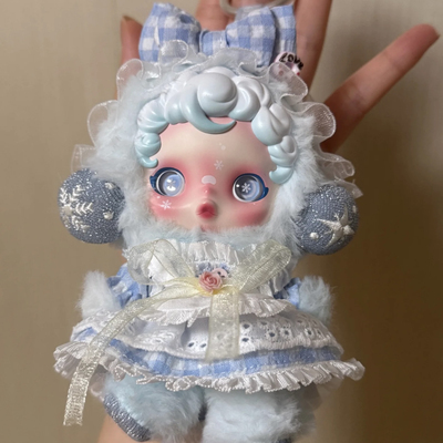 泡泡玛特SKULLPANDA搪胶