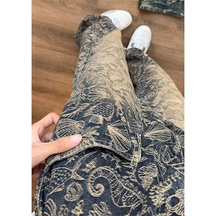 水洗复古蓝弯刀牛仔裤 男春秋新款 满印提花美式 高街痞帅微喇叭长裤