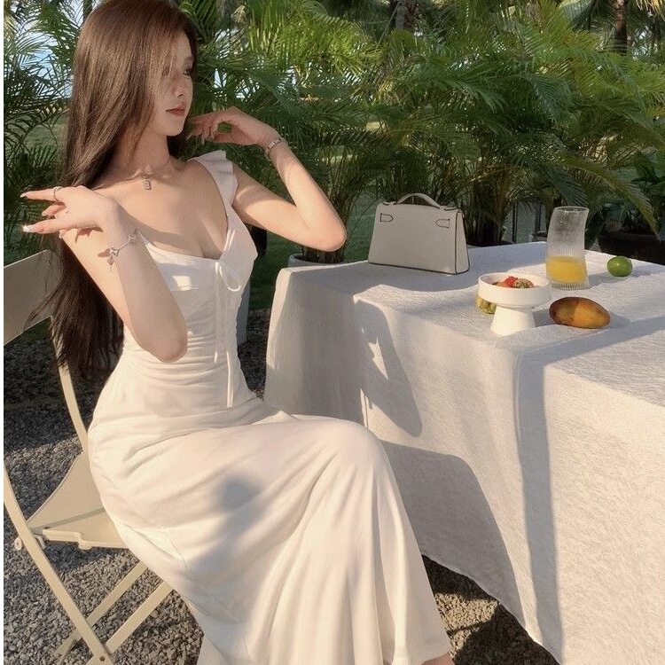 温柔风白色吊带露背连衣裙子女夏季2026新款海边出片仙女绝美长裙