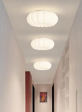 新款网红奶油风白色玄关吸顶灯入户过道走廊灯现代简约北欧阳台灯