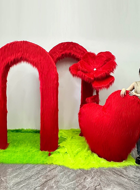 红色毛绒仿真花长毛怪拍照道具