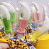 网红创意屠龙弯刀造型软糖水果宝剑造型果汁软糖零食厂家批发