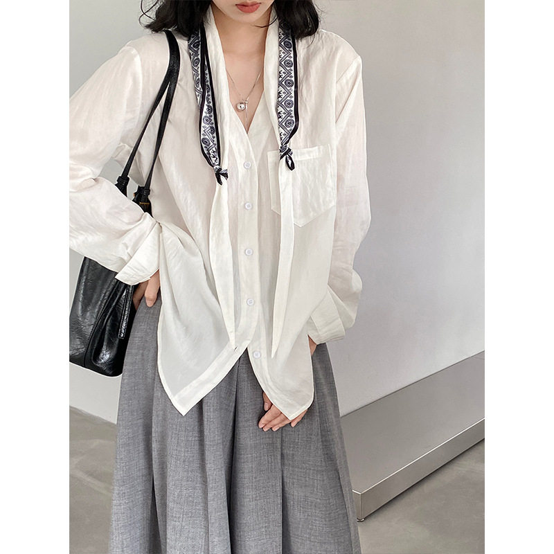 高级感气质V领配丝巾衬衫女早秋设计感天丝小众休闲衬衣