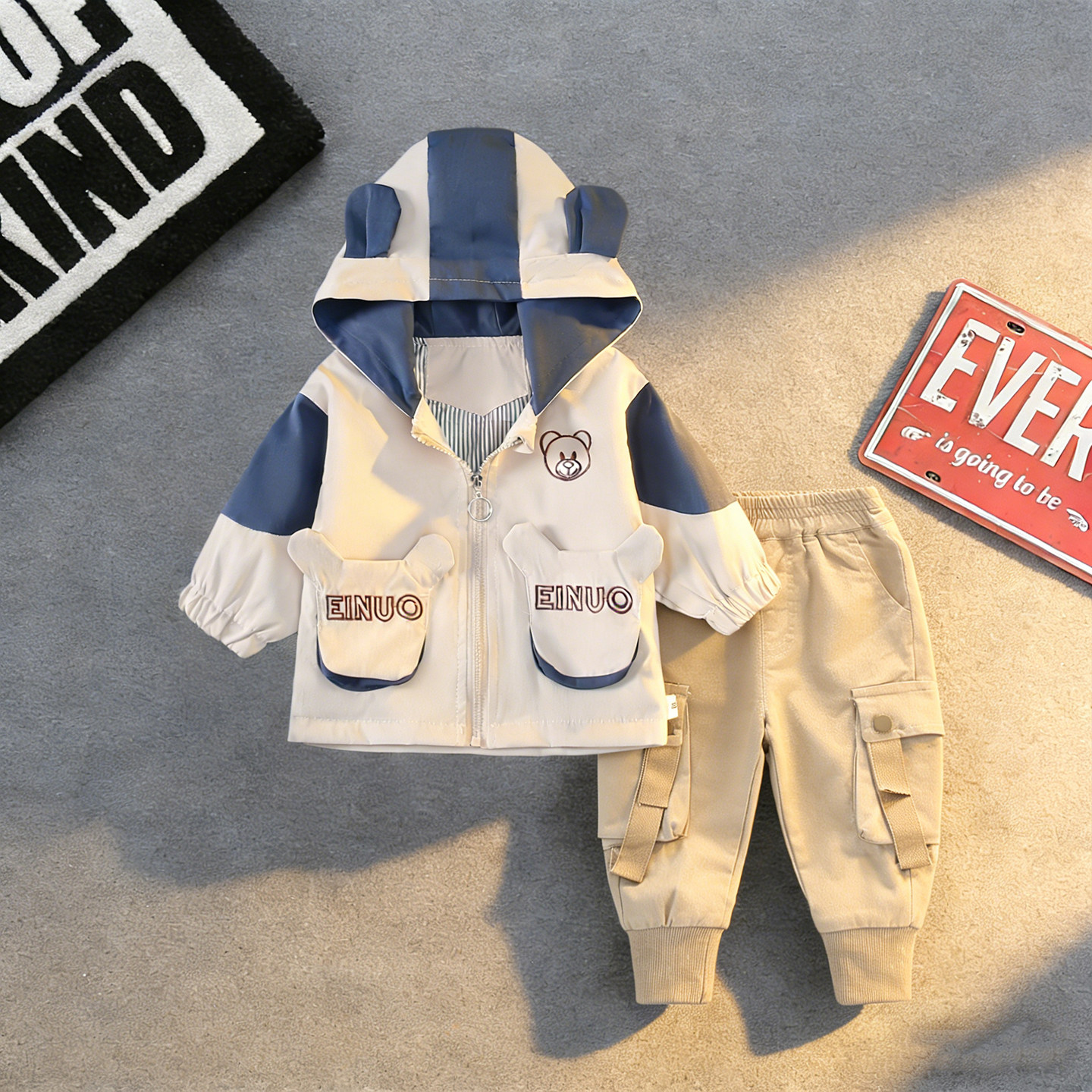 男童春秋套装2026新款小熊连帽外套工装裤痞帅时髦户外休闲冲锋衣