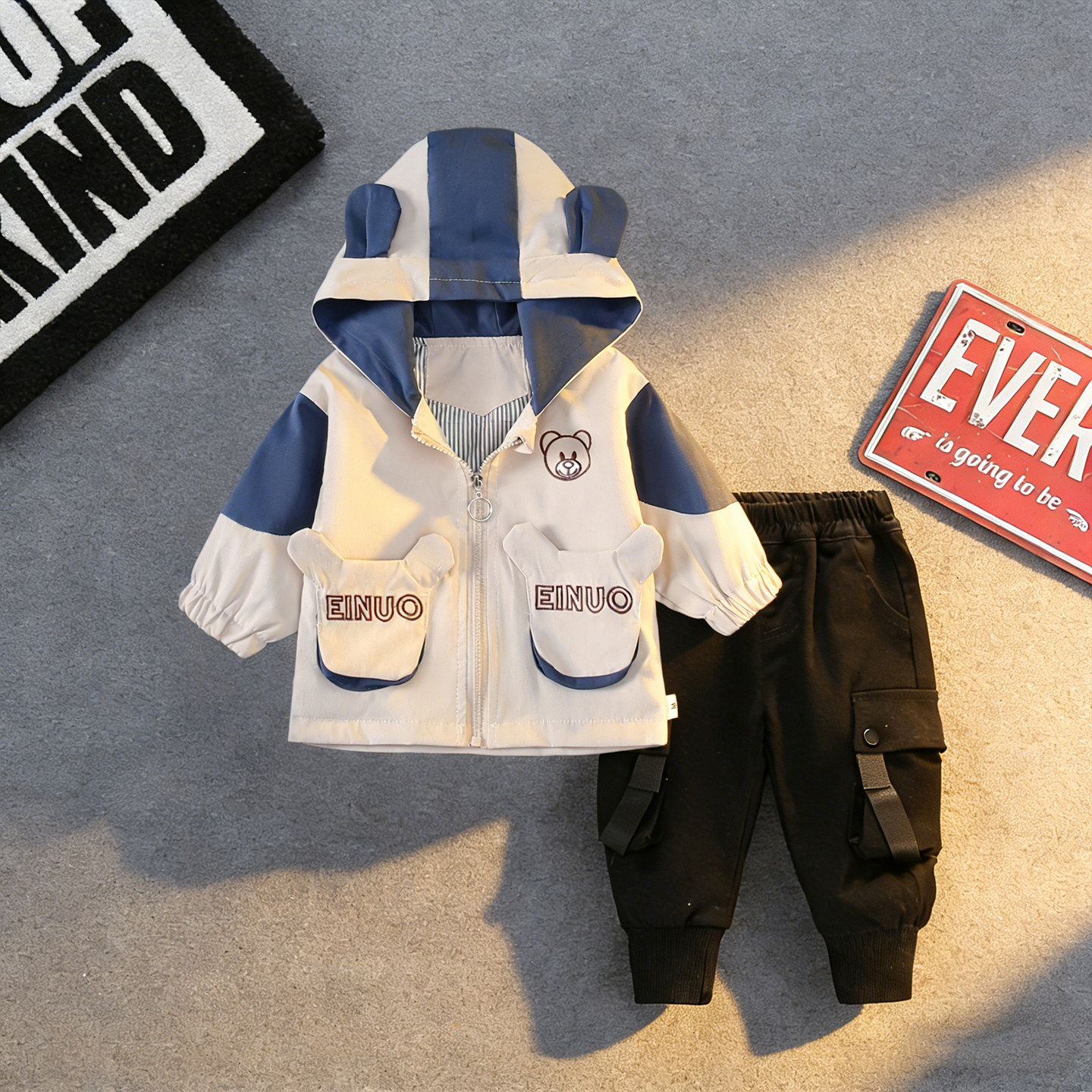 男童春秋套装2026新款小熊连帽外套工装裤卡通洋气户外冲锋衣春装