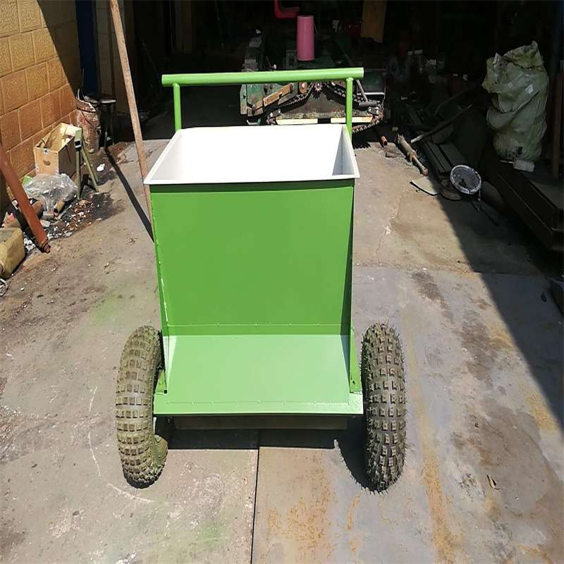 四轮草坪补沙机 人造草坪填漏沙机 学校球场手冲砂梳草机