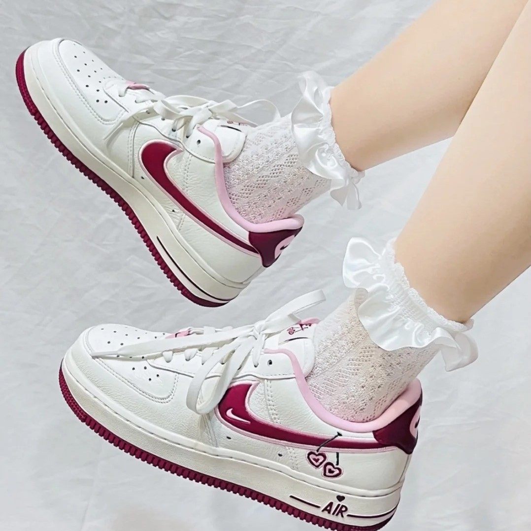 耐克Nike Air Force 1 AF1白红 纯白空军一号女子板鞋DV7584-100