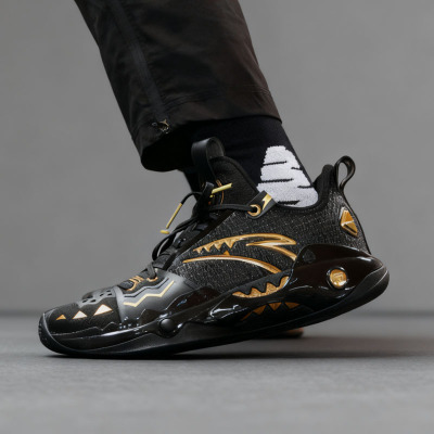 Anta安踏 狂潮5 Pro 黑金 减震耐磨 低帮碳板篮球鞋 112531133S-3