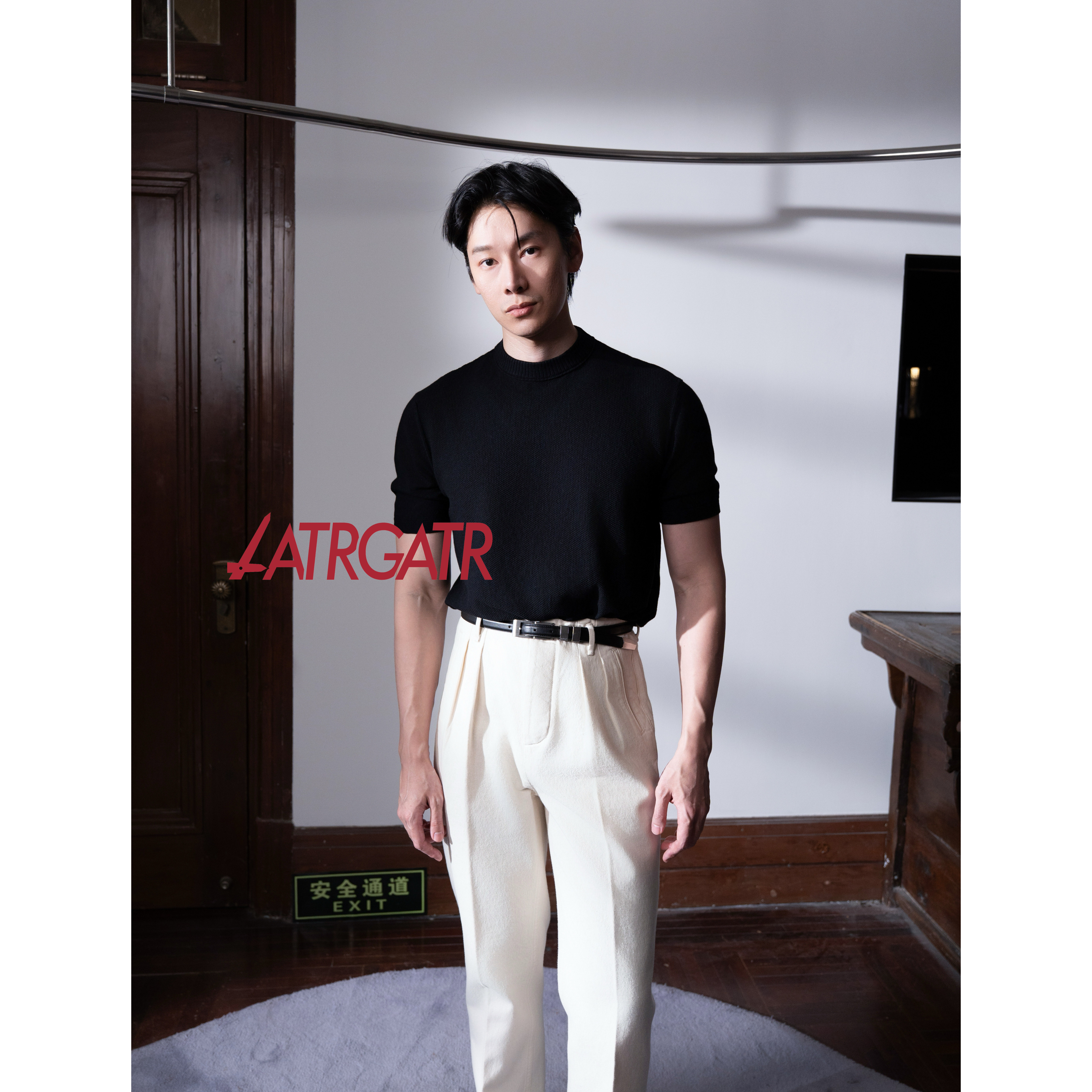 LATRGATR 无感T恤 装饰领复合结构修身呼吸纤维10%SilkBlended