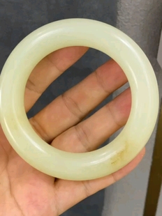 新疆和田玉若羌黄口玉镯粗圆条