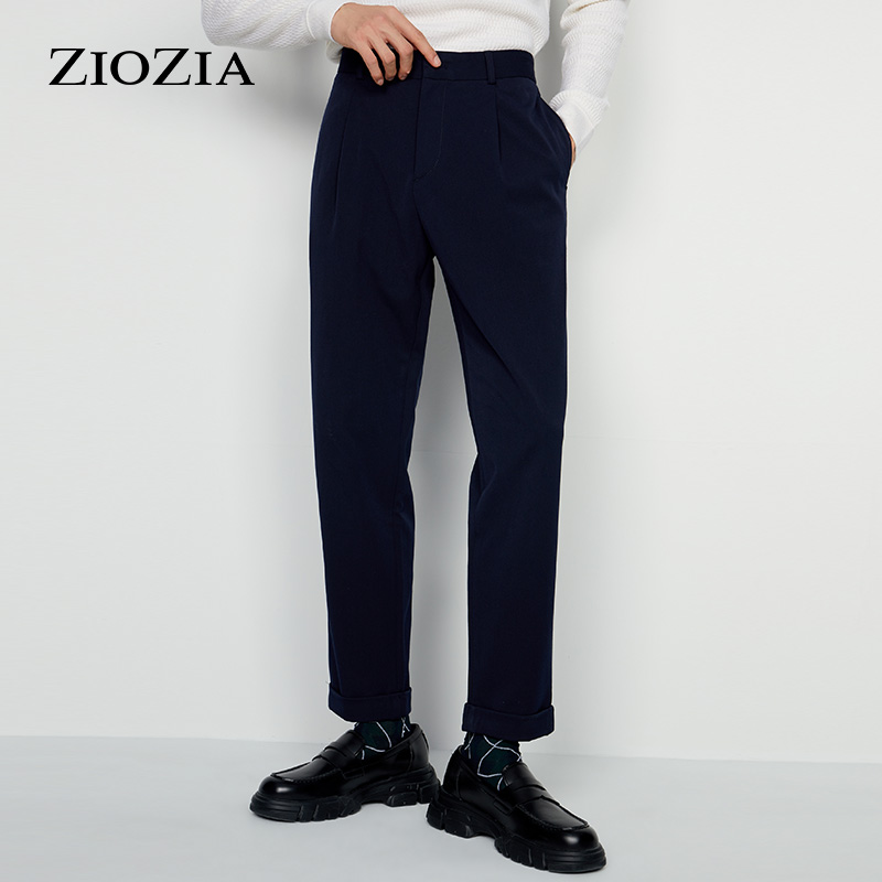 深色系基础颜色，穿着尽显商务成熟风格