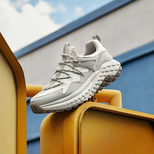 斯凯奇秋冬款男子复古拼接慢跑鞋