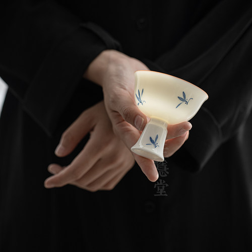 圭隐堂手绘蝴蝶兰花高脚茶杯