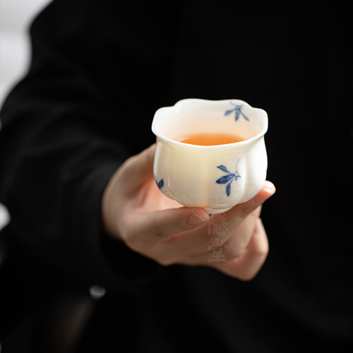 圭隐堂手绘蝴蝶兰花功夫茶杯