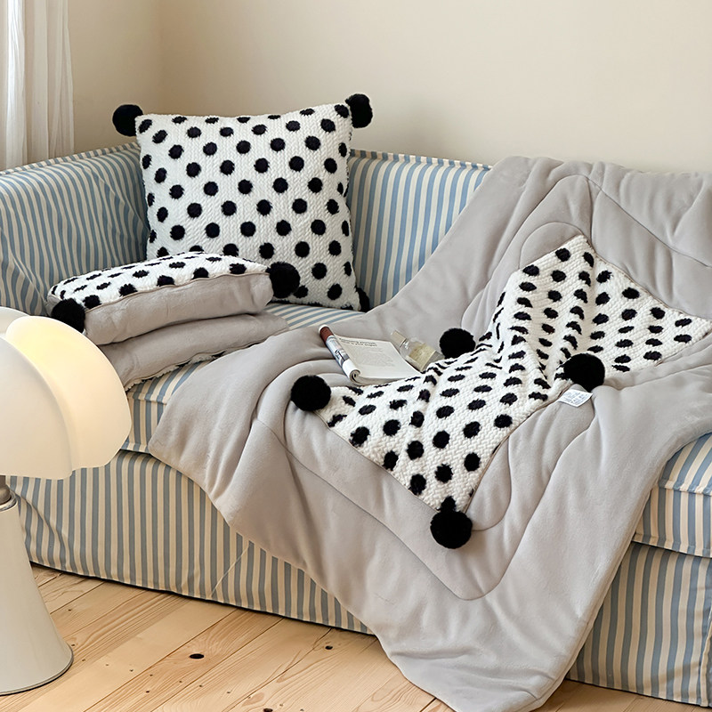 毛球抱枕被子两用黑白靠垫简约沙发盖毯办公室学生宿舍午休被加厚