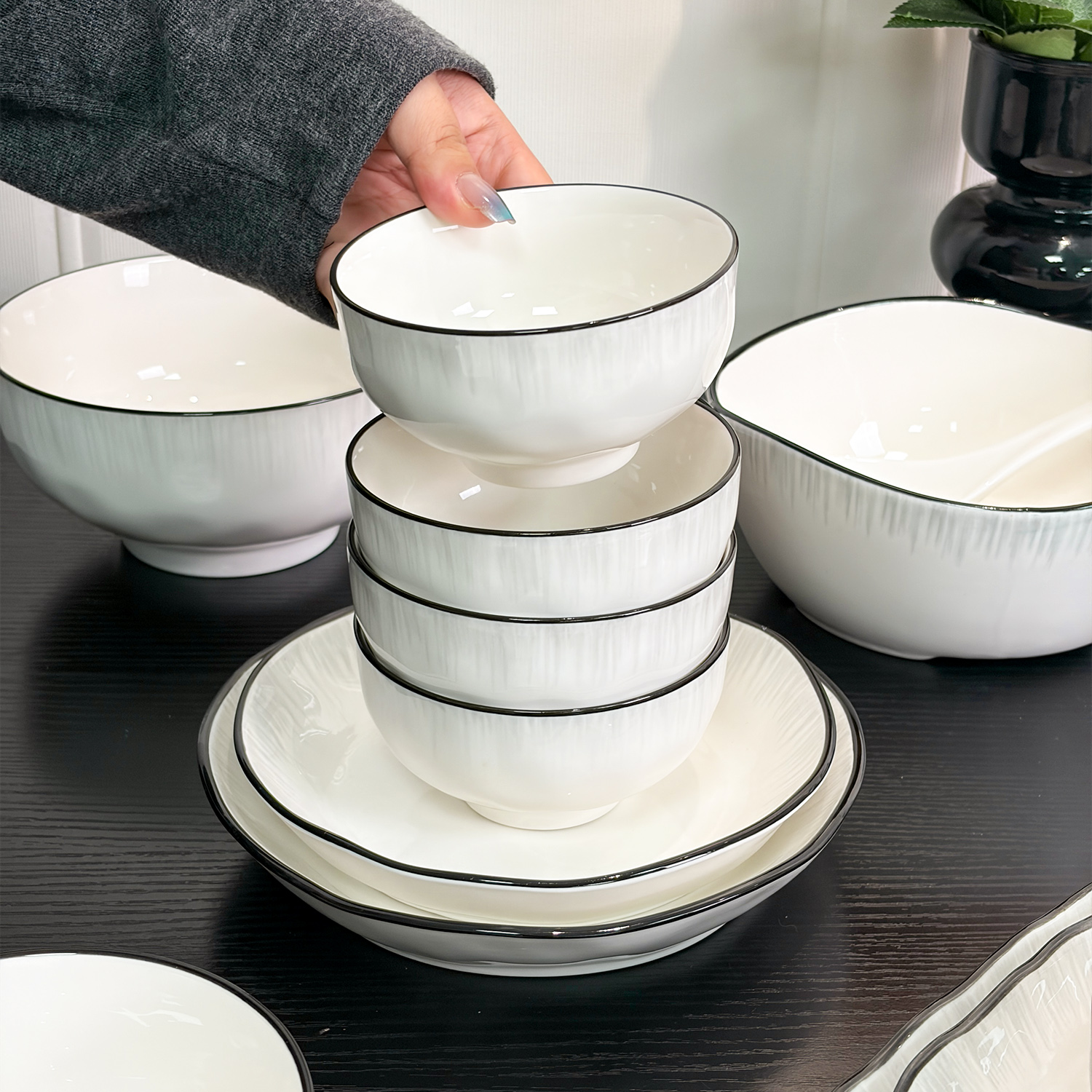 釉下彩陶瓷碗盘家用2025新款餐具特别好看的米饭碗双耳汤面碗盘子