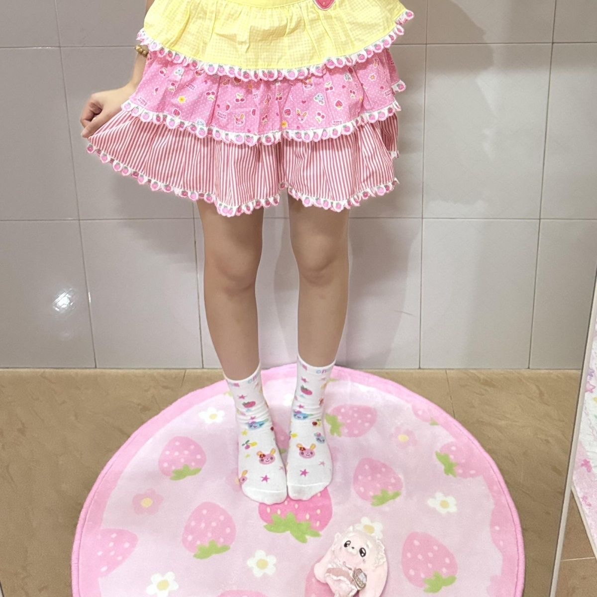 ins少女地毯可爱小草莓家居软萌地毯圆形卧室沙发茶几垫子装饰垫