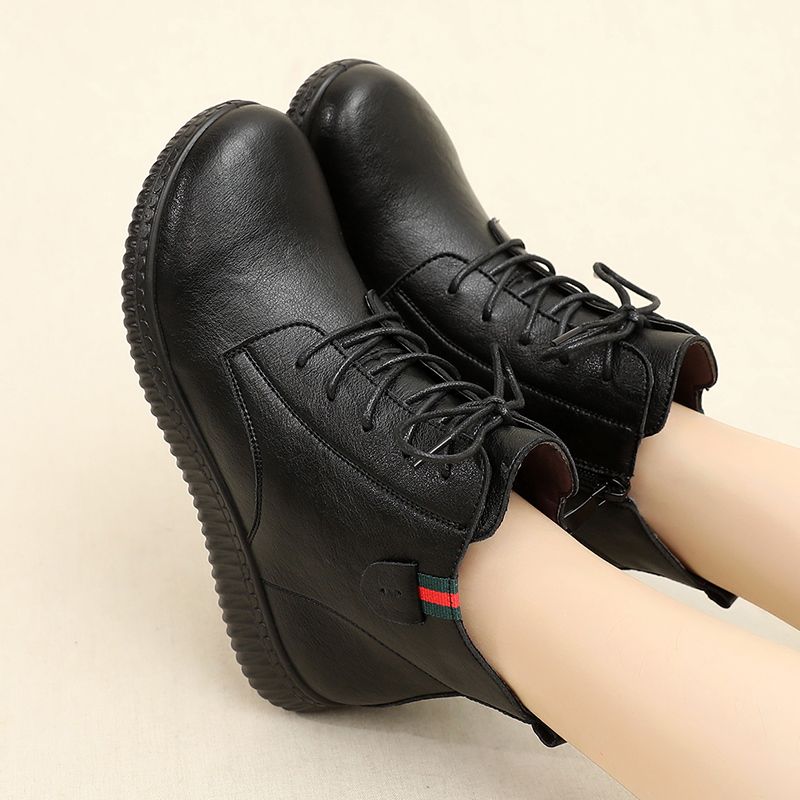 秋冬新款靴子女短靴加绒