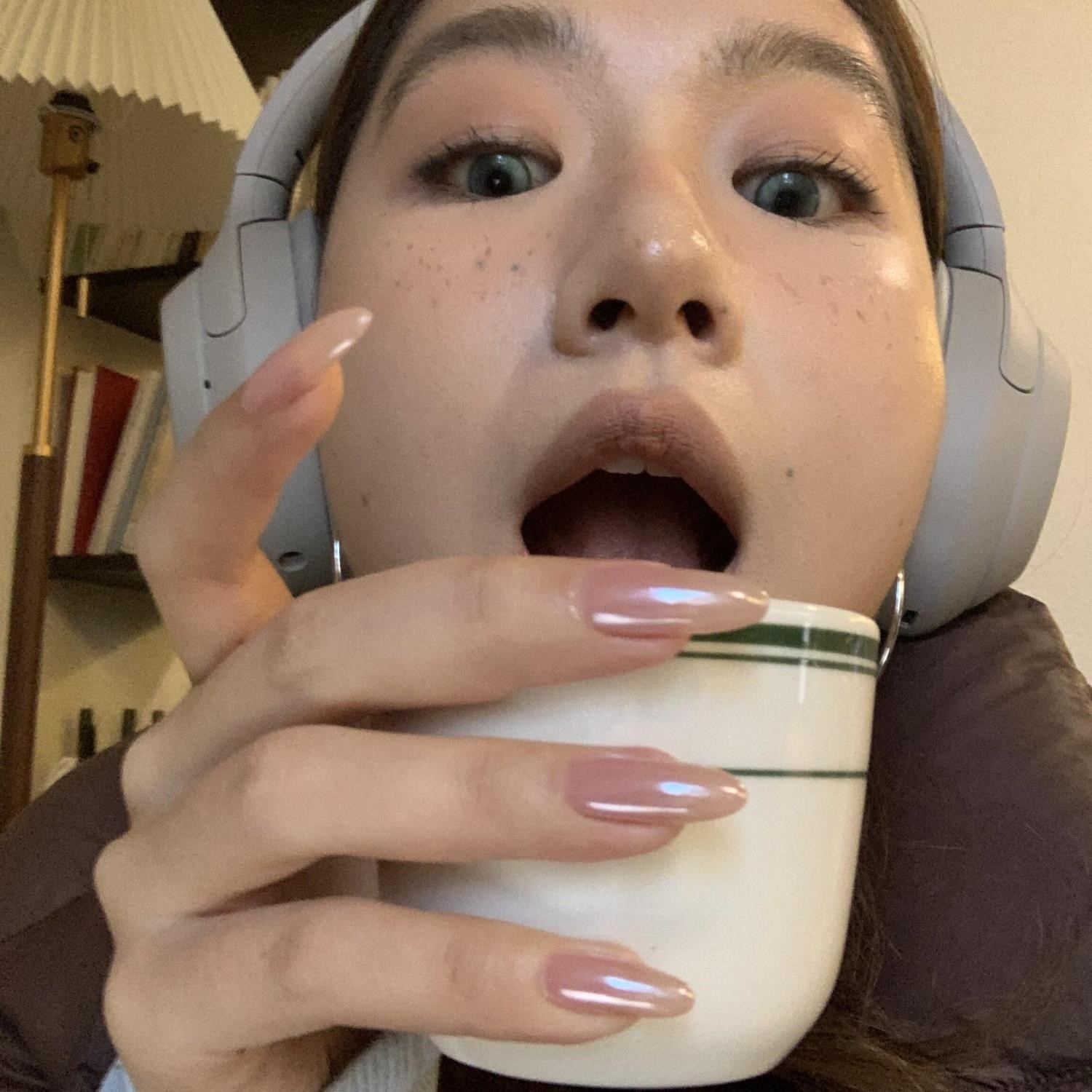 海莉同款粉极光穿戴甲短款高级感美甲成品假指甲贴片纯手工穿戴甲,彩妆/香水/美妆工具,穿戴甲/甲片,淘宝优惠券,粉丝福利购,淘宝优惠卷