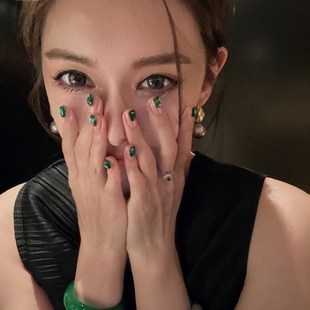 翡翠绿 富贵感手工美甲穿戴甲简约气质裸色绿宝石氛围感美甲显白