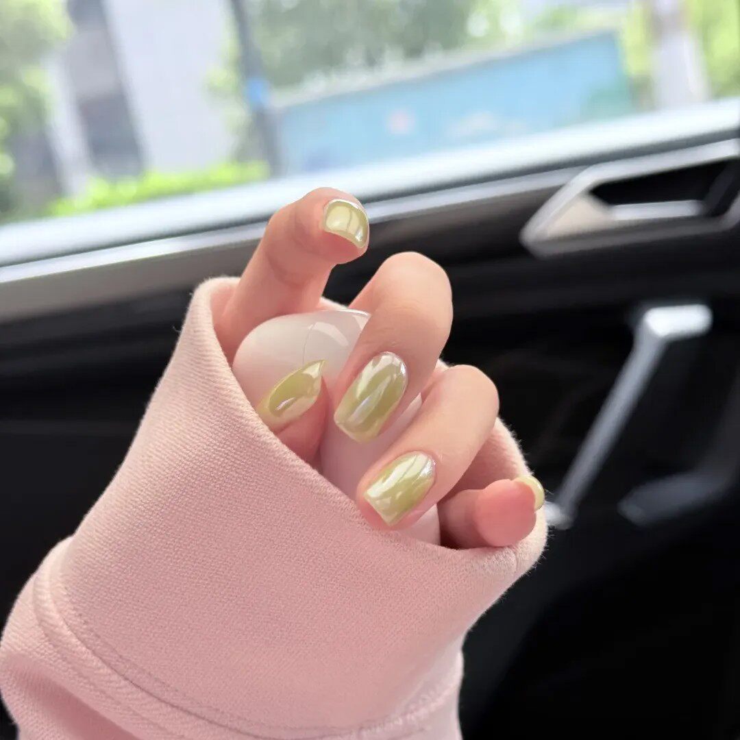 手工穿戴甲奶绿色极光粉高级感显白贴片成品手工穿戴美甲可拆卸