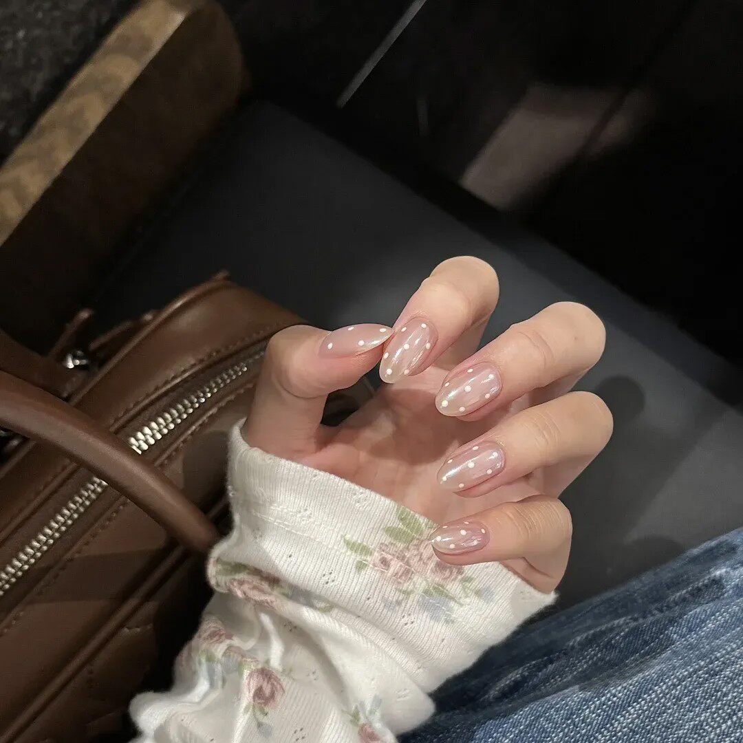海莉高级珍珠极光粉辣妹美甲白色波点欧美风甜辣纯手工穿戴甲可拆